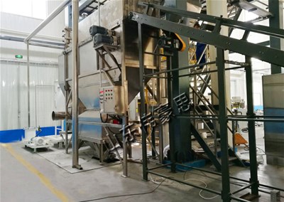 高粉塵企業(yè)為什么要選擇滑石粉自動(dòng)破袋機(jī)？
