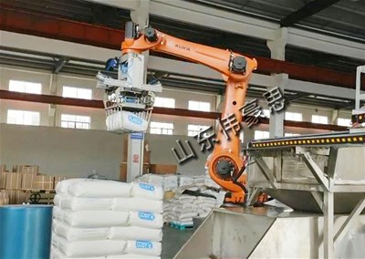 聚丙烯機(jī)器人拆垛拆包機(jī)，全自動(dòng)拆袋機(jī)工作現(xiàn)場(chǎng)