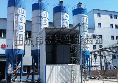 水泥噸包自動拆包設(shè)備，壽光噸袋破袋機(jī)使用案例