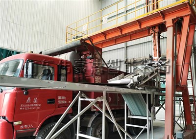 水泥袋全自動裝車機(jī)現(xiàn)場，自動裝車機(jī)器人案例