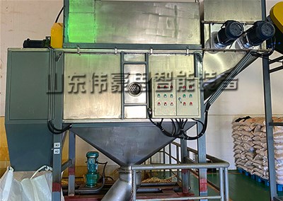 尿素肥自動(dòng)拆包機(jī)設(shè)備，自動(dòng)拆袋卸料站使用場(chǎng)景