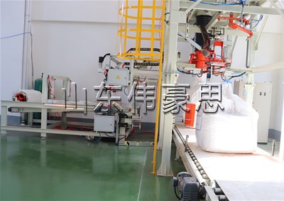 化工原料智能噸袋包裝機(jī)，全自動(dòng)噸包包裝設(shè)備現(xiàn)場(chǎng)